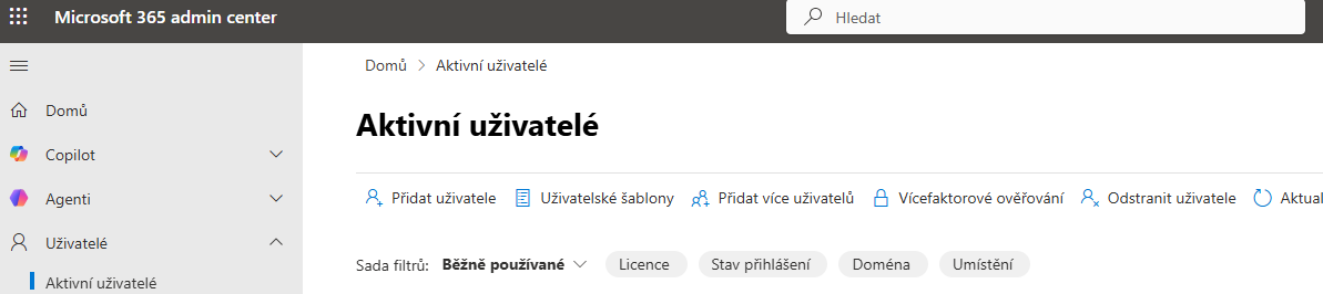 Aktivní uživatelé v admin centru M365 – volba Vícefaktorové ověřování